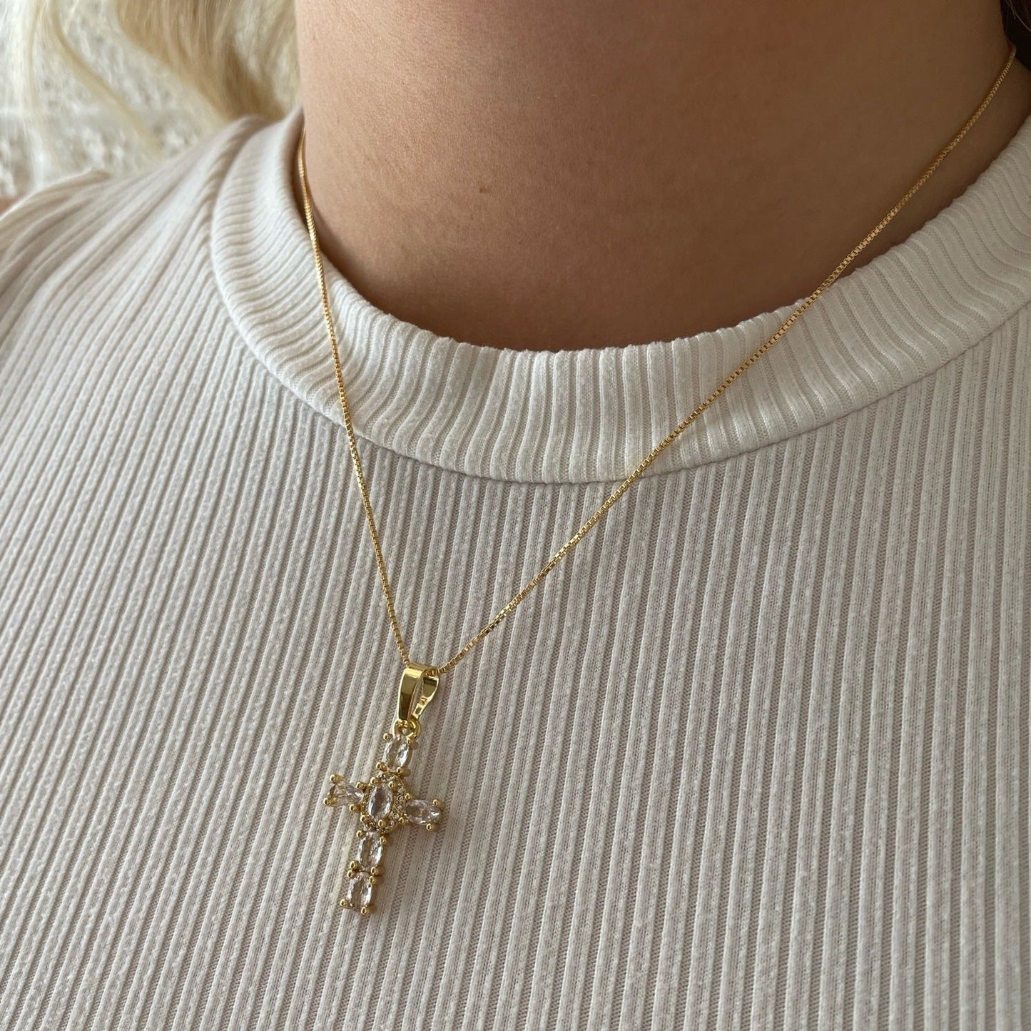 DEVINE CROSS NECKLACE - Carlotta