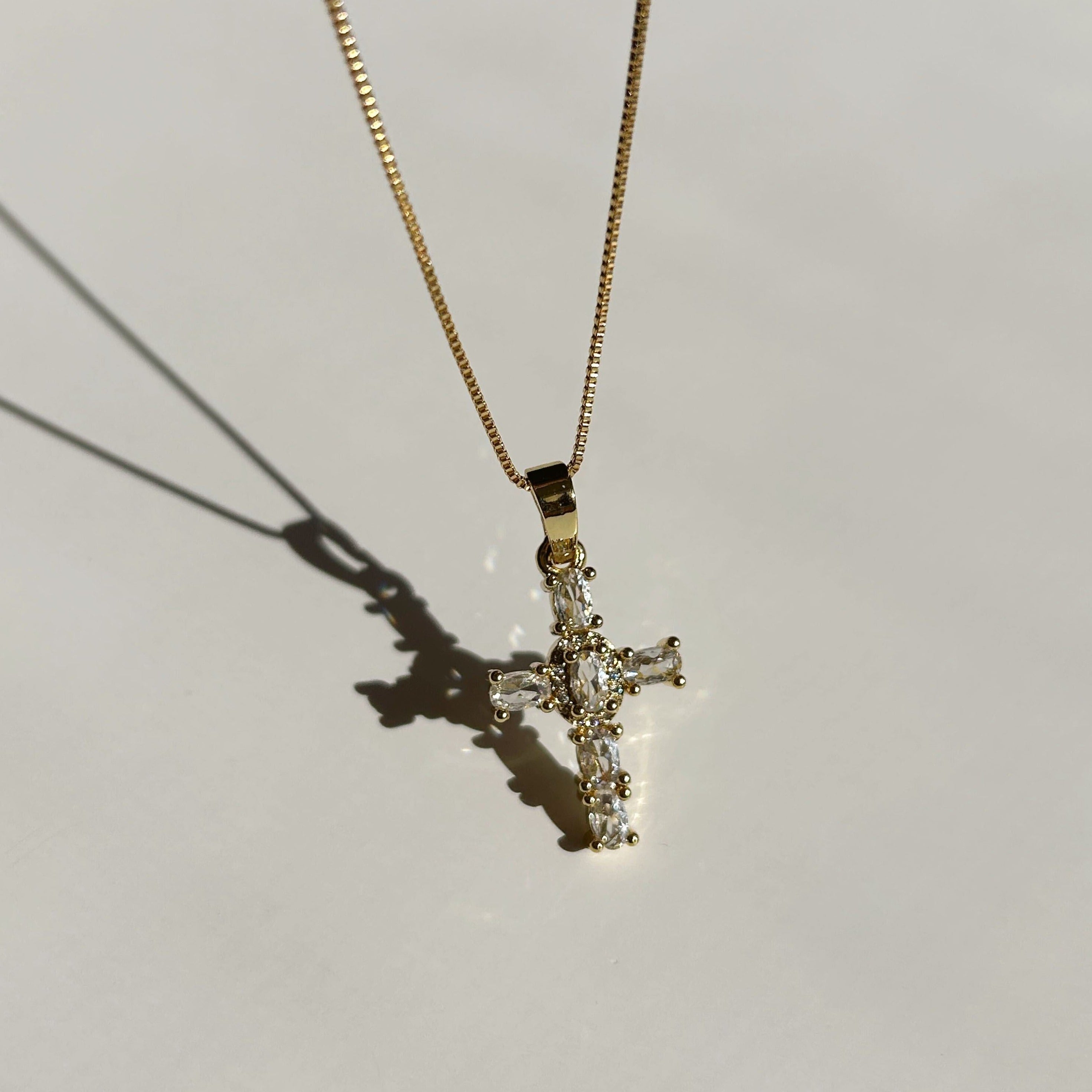DEVINE CROSS – Carlotta