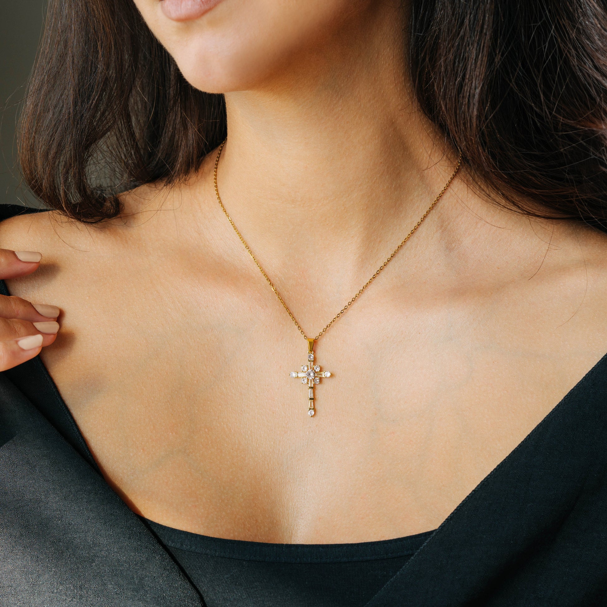 Zirconia Cross Neckla - Carlotta